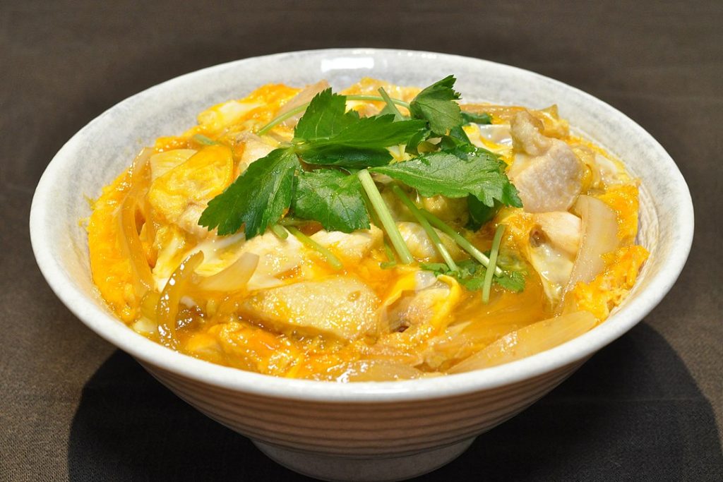 A picture of Oyakodon rice bowl.