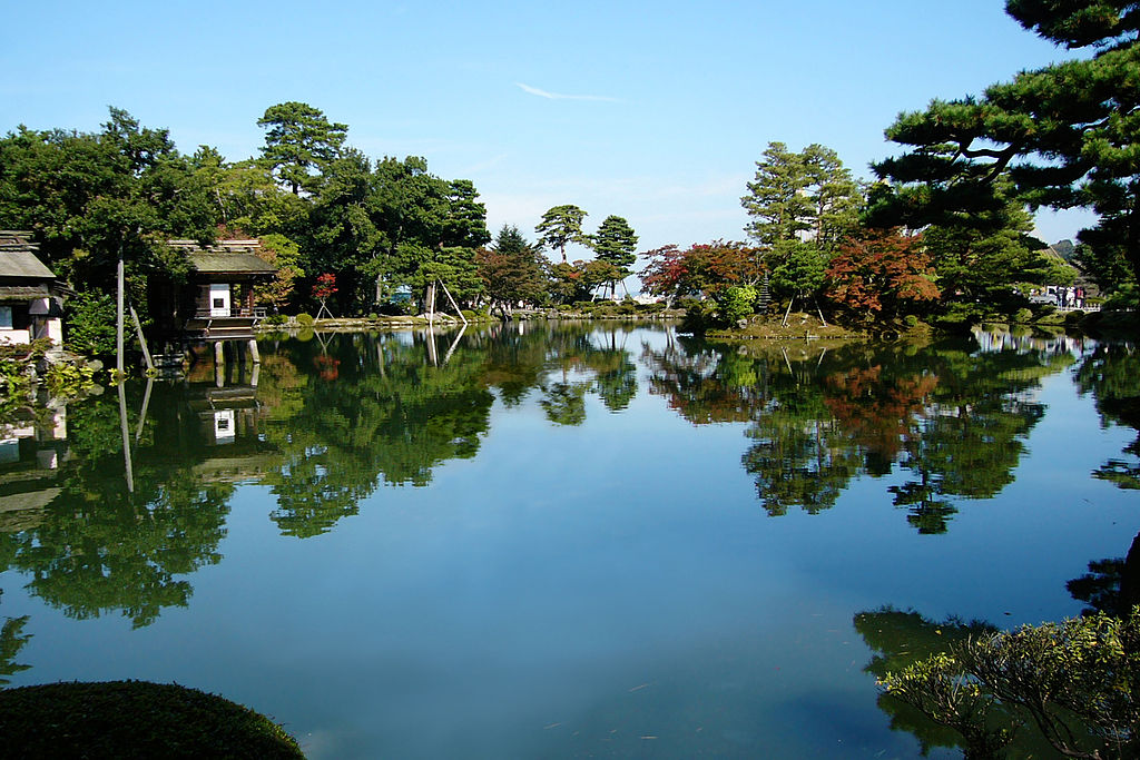A picture of the scenery in Kenroku-en garden.